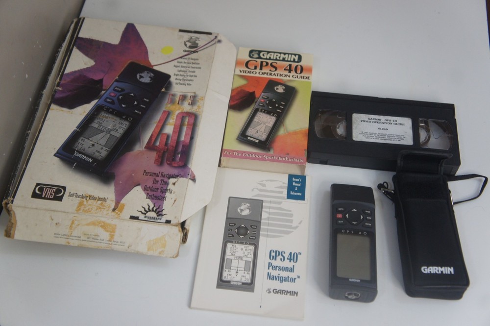 Garmin GPS 40 Black Outdoor Personal Handheld Navigator- UNTESTED – TURNS ON