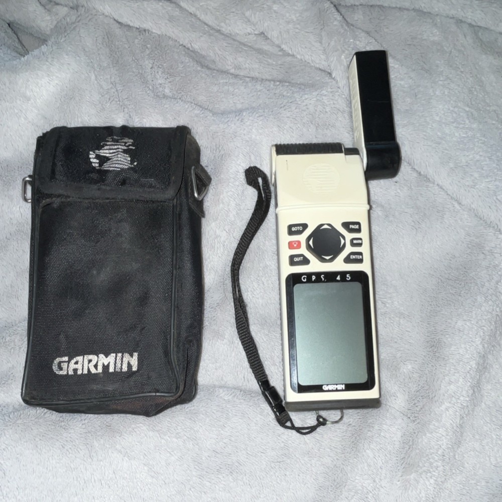 Garmin GPS 45 Handheld Digital Hiking GPS with Case, Black/Beige