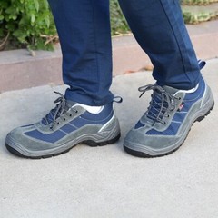Multi-specification smooth stool breathable medium and low labor protection shoe