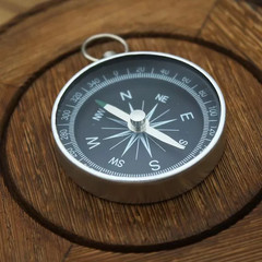Mini Compass Keychain Aluminum Alloy Pocket Compass for Outdoor Travel
