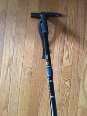 Geprüfte Sicherheit GS Anti-Shock Ergonomic Handle Folding Hiking Stick Lighted