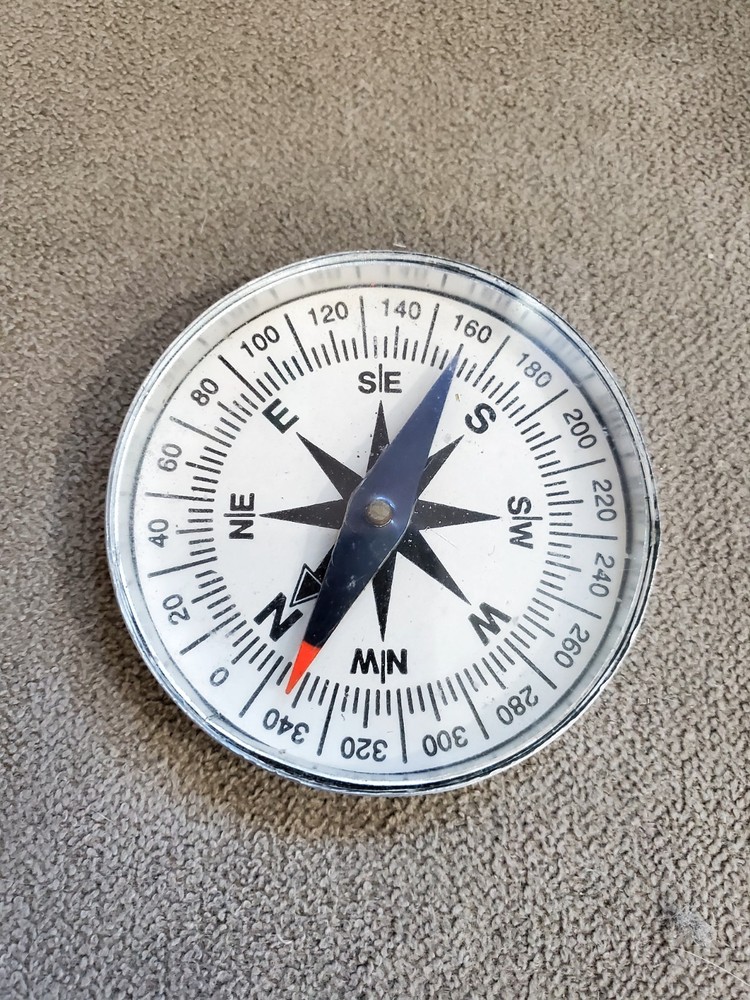 Vintage Lightweight Pocket Compass PEARL. Diameter 2″ Inches.
