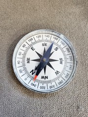 Vintage Lightweight Pocket Compass PEARL. Diameter 2″ Inches.