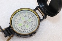 Vintage Precise Pathfinder Liquid Filled Pocket Compass JAPAN Metal Case, Black