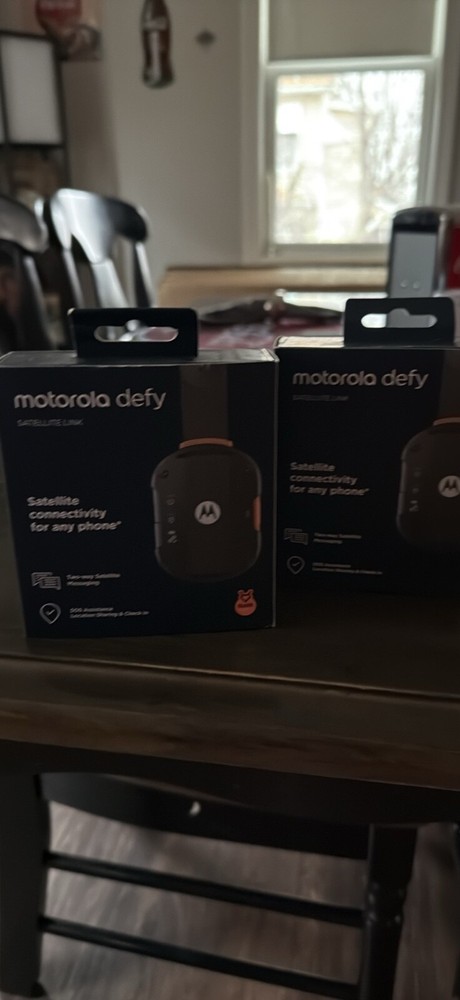 Motorola Defy Satellite Handheld GPS Global Communicator Link