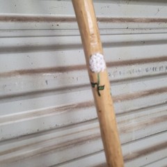 LADIES NEW WALKING STICK HIKING STICK CEDAR HAND PAINTED DAISIES 53″ LIGHTWEIGHT