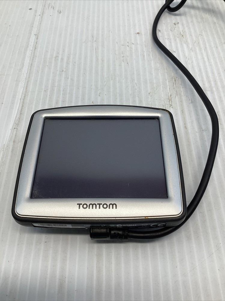 TomTom XL N14644 Portable GPS Navigator 4.3 Inch Screen Lifetime Traffic Maps