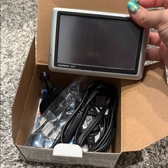 Garmin nüvi 1450 LMT GPS Navigator – Black and White navigation device car