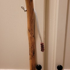 LADIES NEW WALKING STICK HIKING STICK CEDAR HAND PAINTED DAISIES 53″ LIGHTWEIGHT