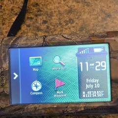 Garmin Montana 610t Handheld Hiking GPS 4in Color Touchscreen Wireless Compass