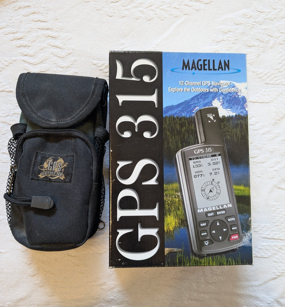 MAGELLAN GPS 315 Handheld Outdoor Navigation and Carry Case