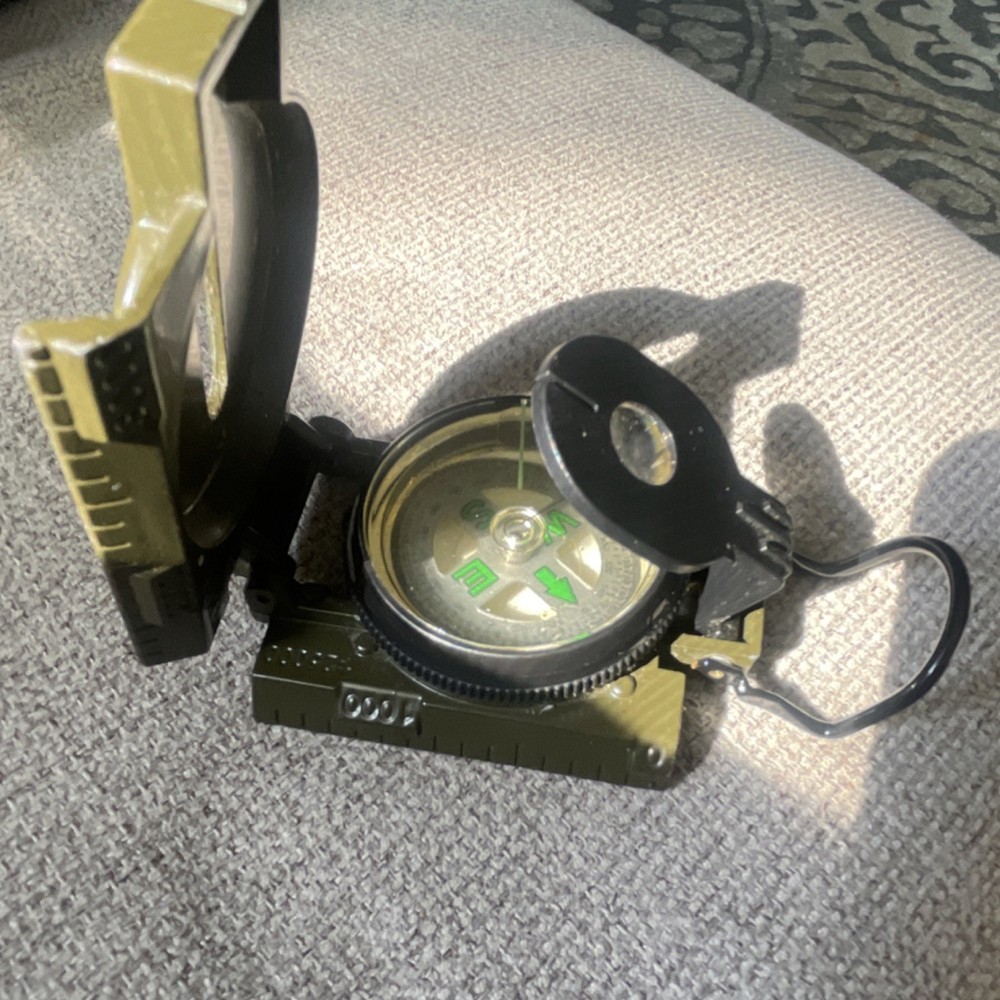 Military Style Green Lightweight Hiking Compass Easy to Read Outdoor Camping