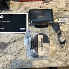 Motorola Motonav TN565T 4.3-Inch Bluetooth Portable GPS Navigator