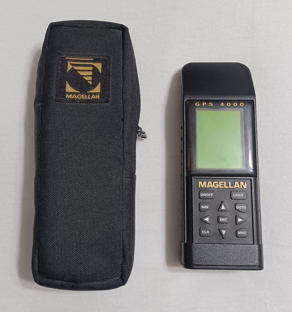 MAGELLAN GPS 4000 Handheld Satellite Navigator, Case, Powers On Needs 4AA Bats