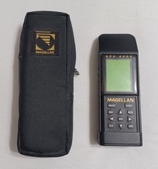 MAGELLAN GPS 4000 Handheld Satellite Navigator, Case, Powers On Needs 4AA Bats