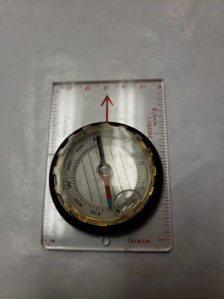“Coleman” Compass Camping Tool Magnifier Ruler Clear Brass No Batteries Needed
