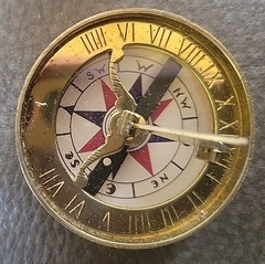 Vtg Sun Mfg. Co. Brass Cased Navigational Pocket Compass Sun Dial Hiking Hunting