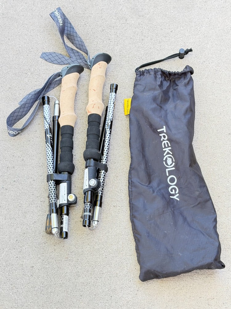 Set of Trekology Trek Z Folding Trekking Poles 105-120CM Black . 7G