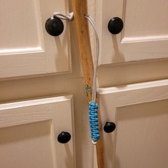 LADIES NEW WALKING STICK HIKING STICK CEDAR HAND PAINTED DAISIES 53″ LIGHTWEIGHT