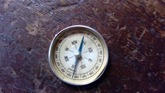 VINTAGE 1-3/4″ POCKET COMPASS MADE IN JAPAN