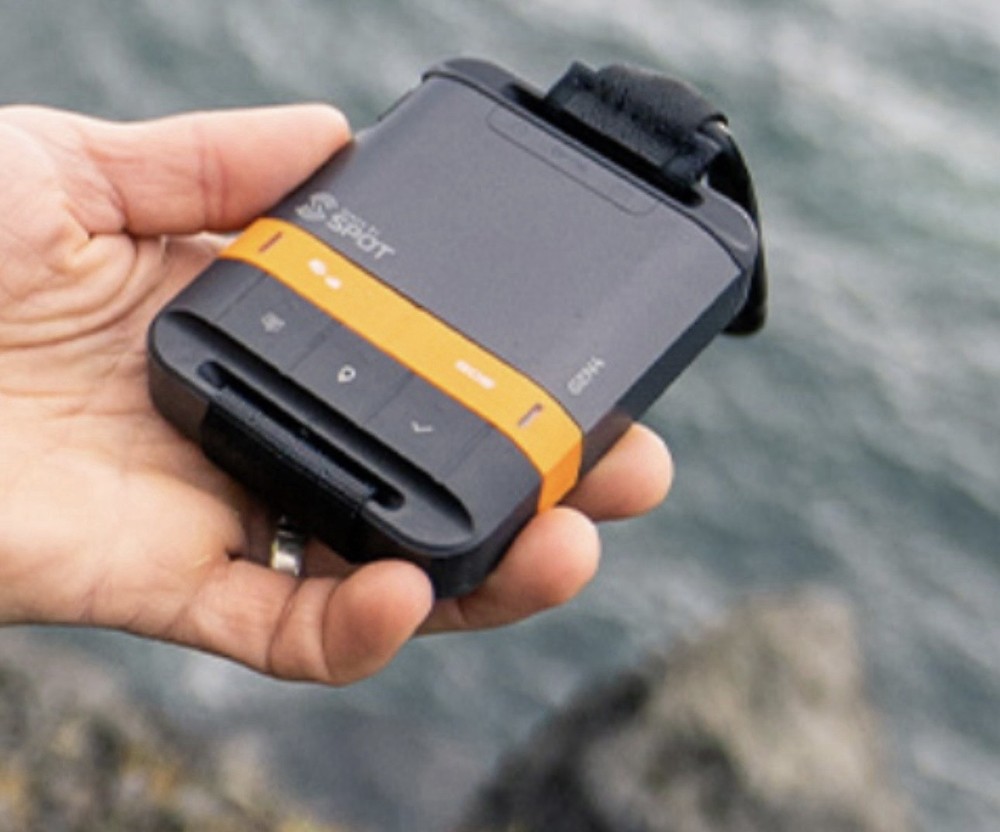 Spot SPOT004 Globalstar Spot Gen4 Satellite Tracker – Black/Orange