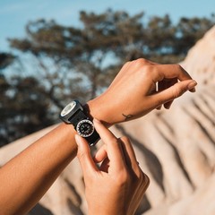 Sun Company GoCompass – Micro Orienteering Wrist Compass | Watch Band or Paracor
