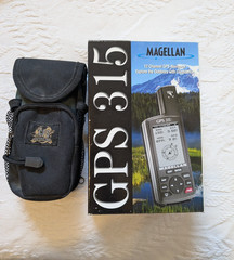MAGELLAN GPS 315 Handheld Outdoor Navigation and Carry Case
