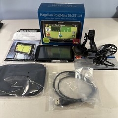 Magellan RoadMate 5145T-LM 5″ GPS Navigation System Bundle