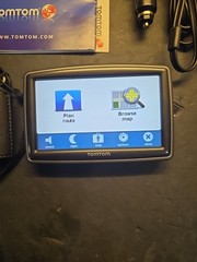 TOMTOM XXL 550 TM 5 INCH PORTABLE GPS NAVIGATOR LIFETIME TRAFFIC MAPS EDITION