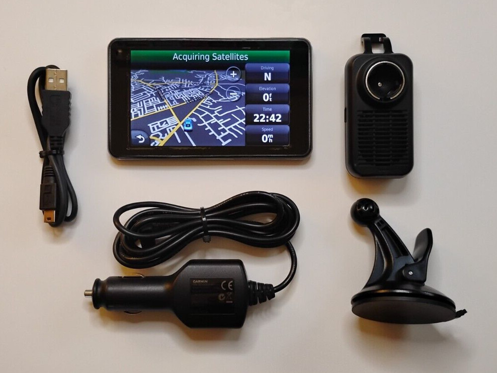 GARMIN Nuvi 3750 GPS Navigation with Suction Cup Speaker Mount