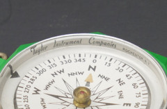 Taylor LITENITE Bakelite Plastic Pocket Compass 2″ vintage DECO RETRO GREEN!!