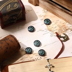 200 Pcs Mini Survival Compass Hiking Pocket Button Compass with Oil Filled