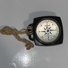 VTG or Antique Taylor Showay compass in Bakelite case Made USA