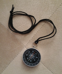 Map Scale Compass Leather Necklace Pocket Outdoor Hike Guide Survival Navigation
