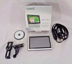 Garmin Nuvi 1450T 5″ GPS USA Canada Maps Traffic Vehicle Auto Mount Bundle