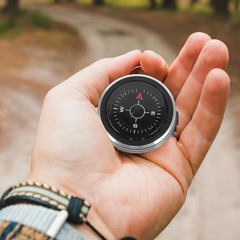 Portable Black Metal Compass with Clear Dial for Outdoor Hiking and Camping Use