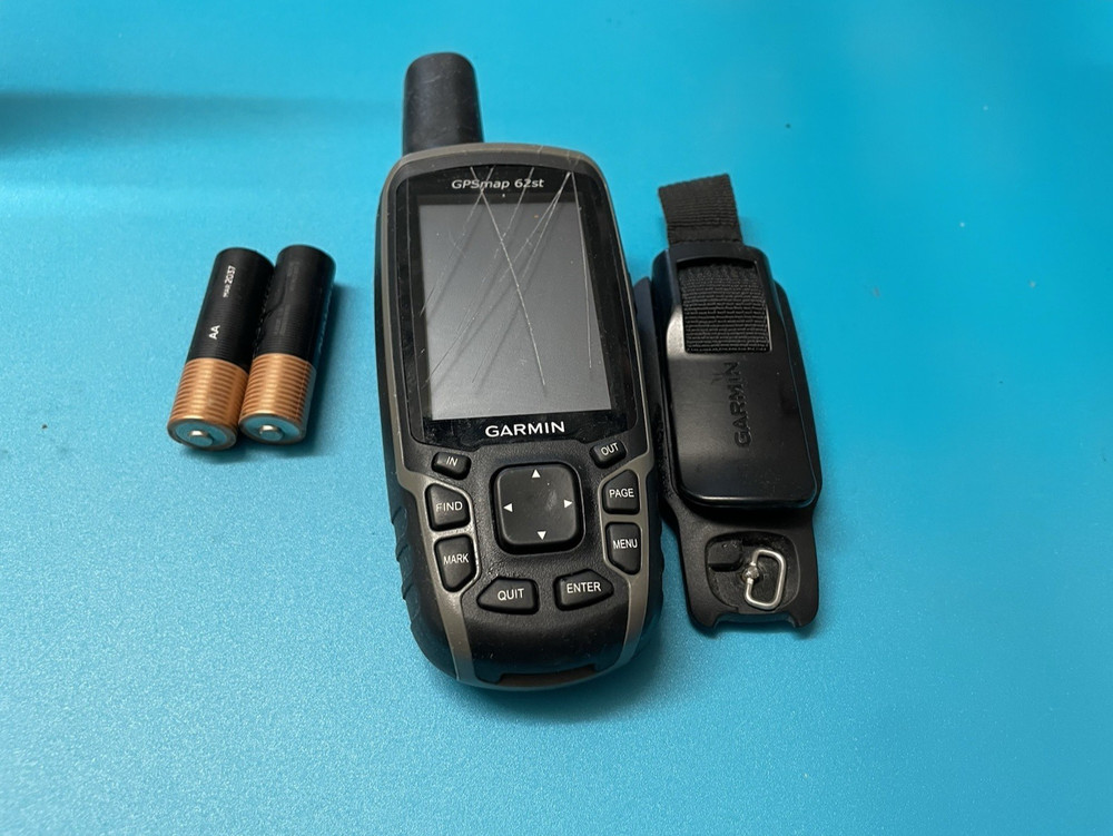 Garmin GPSMAP 62st – GPS navigator – hiking W/BATTERIES (SCRATCHED SCREEN) READ