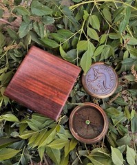 2″ Australia Penny [1930] Beautiful Antique Collectible Compass With Wooden Box