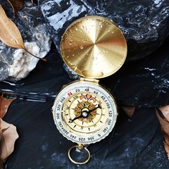 1pc Copper Survival Compass – Glow-in-Dark, Water-Resistant, Camping/Hiking Tool