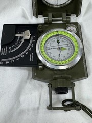 Multifunctional luminous dial Waterproof and fog-proof Accurate military compass