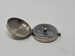 🔥 Vintage PIC Brass Compass – With Lock and Direction Arrow – Made in Germany
