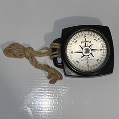 VTG or Antique Taylor Showay compass in Bakelite case Made USA