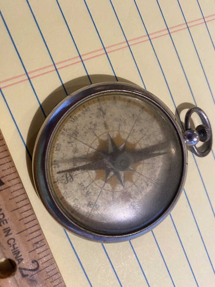VINTAGE COMPASS – AGE UNKNOWN – CHROME CASE – NICE PIECE – MEASURE 2 INCHES WIDE