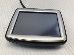 TomTom XL N14644 Portable GPS Navigator 4.3 Inch Screen Lifetime Traffic Maps