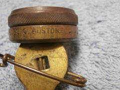VINTAGE MARBLES GLADSTONE MICH. BRASS PIN ON COMPASS WORKING