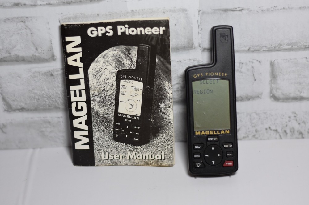 Magellan GPS Pioneer Handheld Navigator – Vintage Working Unit