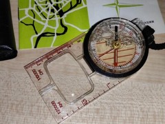 USSR Soviet Sporting Liquid Scout Compass with Magnifier Ruler Kompass, NEW