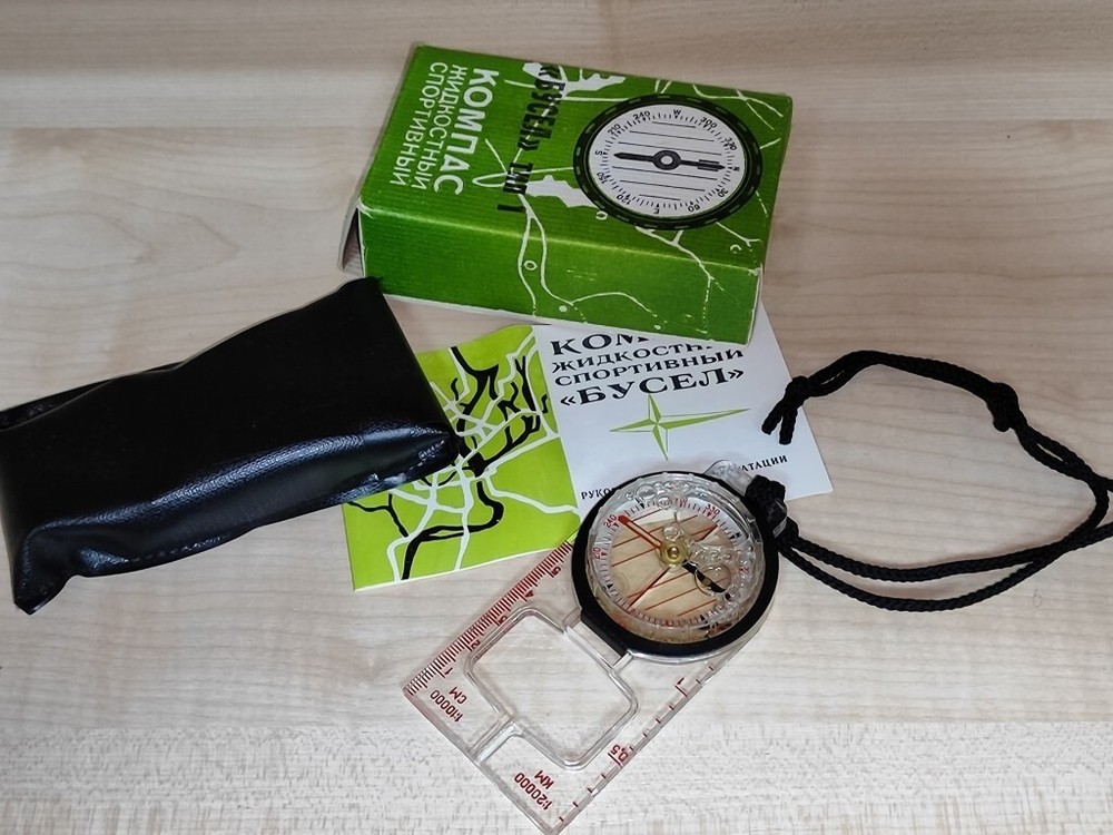 USSR Soviet Sporting Liquid Scout Compass with Magnifier Ruler Kompass, NEW