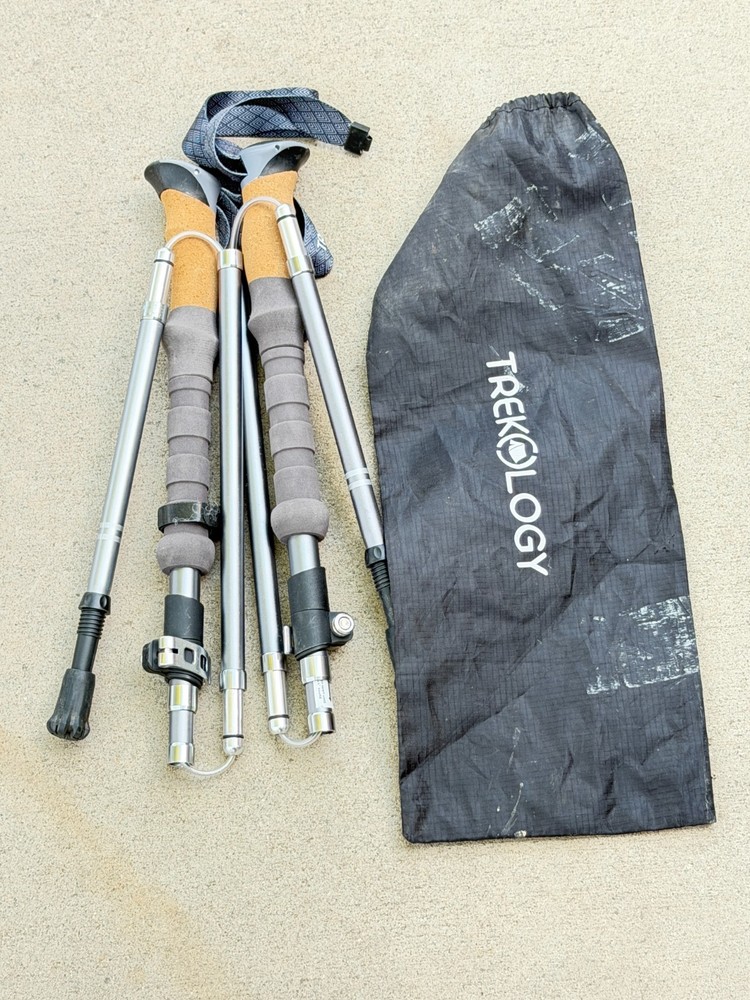 Set of Trekology Folding Trekking Poles 110-130CM Gray W/Bag… 11Q
