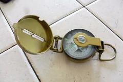 VINTAGE UNBRANDED MILITARY STYLE LIQUID FILLED LENSATIC COMPASS – JAPAN